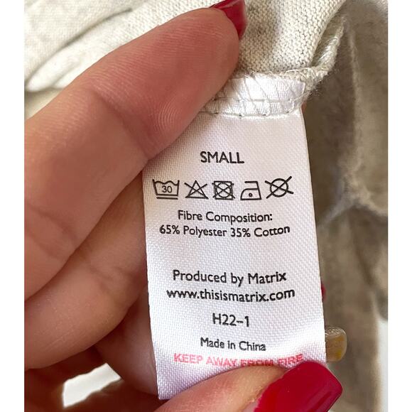 Qatar Airlines World Cup 2022 V-Neck T-Shirt Gray Maroon Size Small - Picture 7 of 7